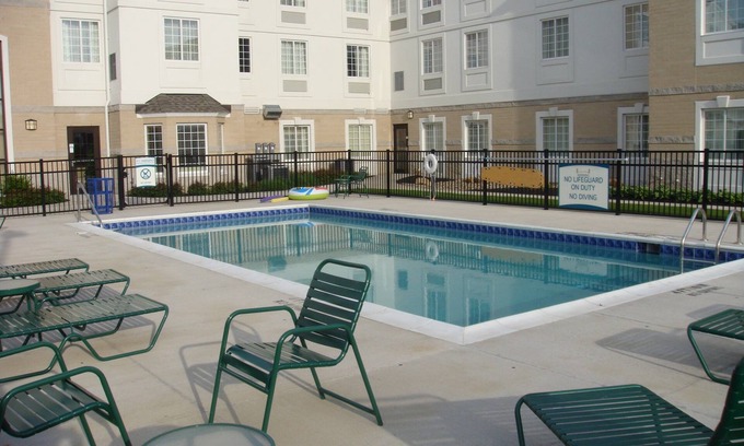 Mayfield Heights Condo | Free Breakfast, Outdoor Pool, Gym. Near Executive Caterers!