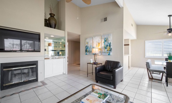 Palm Desert House | Free Golf Cart! Palm Valley Country Club FREE SUV Rental!