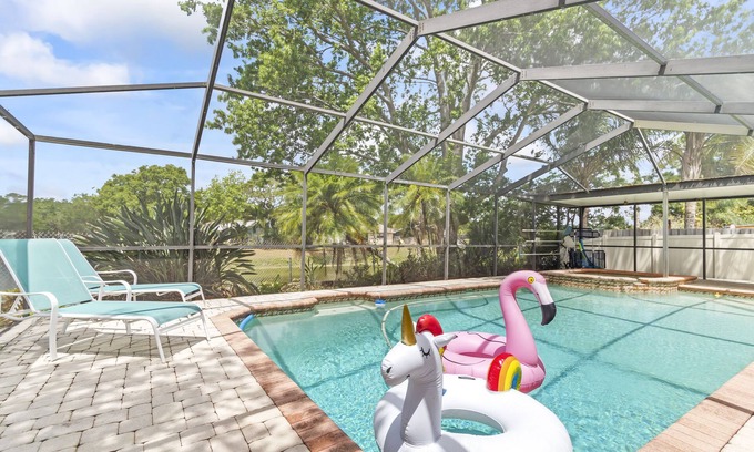 Palm Harbor House | FREE Heated Pool 3mi to beach W/D Game Room King bed Bikes Lake View