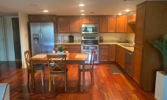 South Scottsdale Condo | FREE Par 3 GOLF COURSE, LUXURY 74" CRYSTAL FIREPLACE, 65” TV