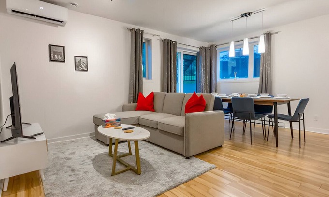 Laval-des-Rapides Apartment | Free Parking Condo 3BR 4beds AC WiFi