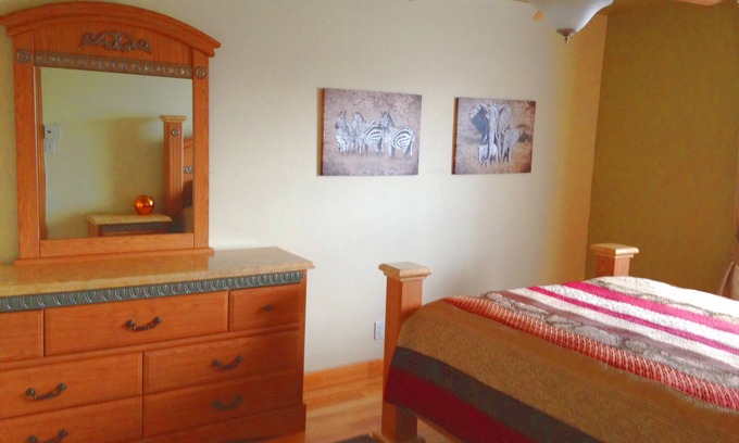 Longueuil Apartment | Free Parking. Cozy, Clean & Bright Apartment.