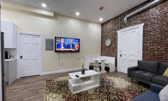 Pawtucket Apartment | FREE PARKING NEW LOFT! 3Bedroom Near I95 Fast Internet