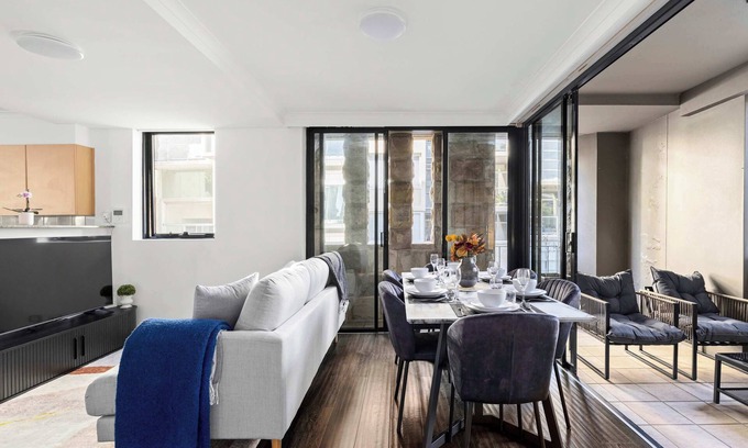 Pyrmont Apartment | Free Parking on Cross, 5 mins to Star and Darling Harbour
