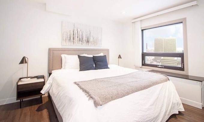 Downtown Winnipeg Apartment | Free Parking & Wi-Fi! Amazing One Bedroom Suite
