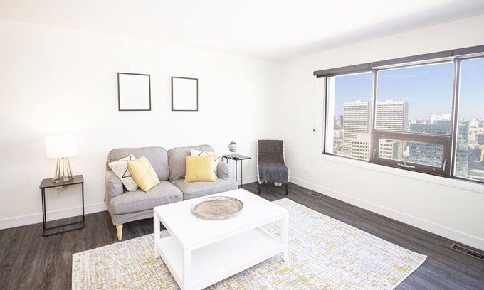 Downtown Winnipeg Apartment | Free Parking & Wi-Fi! One Bedroom Suite