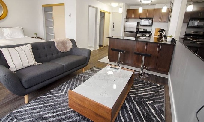 Downtown Winnipeg Apartment | Free Parking & Wi-Fi! Stunning Studio Suite