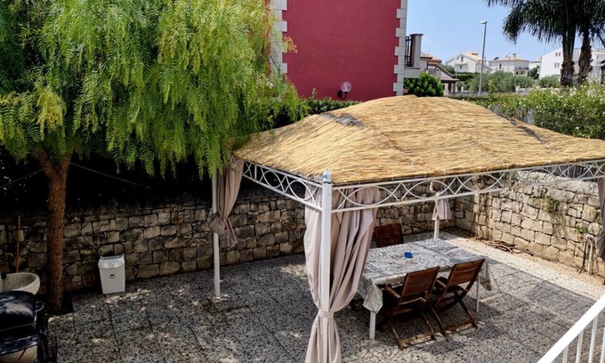 Pozzallo House | Free wfi, swimming pool, barbecue area 100 meters from the sea