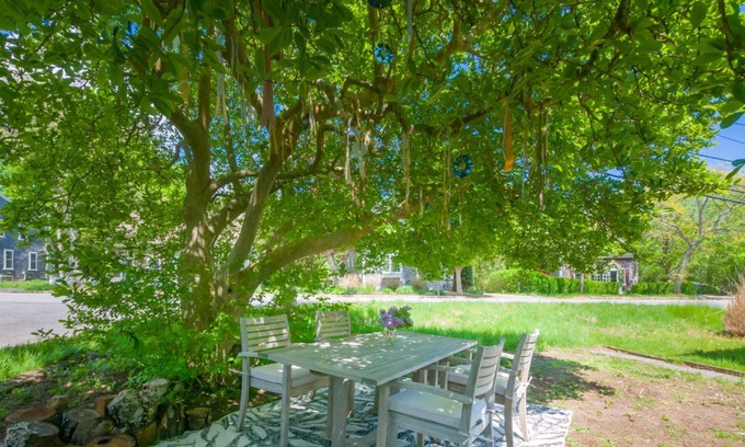 Sandwich Cottage | Freestanding antique cottage on Main Street in Sandwich's historic village!