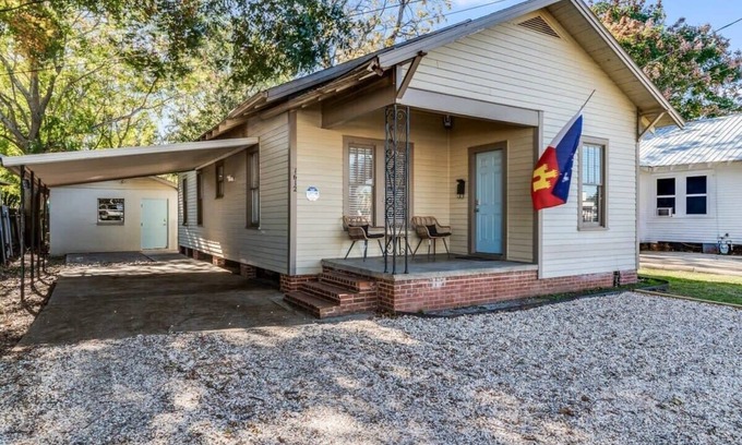 Freetown - Port Rico House | Freetown‑Port Rico Hideaway Private Room, Full Kitchen & Garden