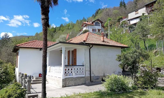 Trarego Viggiona House | Freistehendes Ferienhaus am Dorfrand mit Panoramablick auf den Lago Maggiore