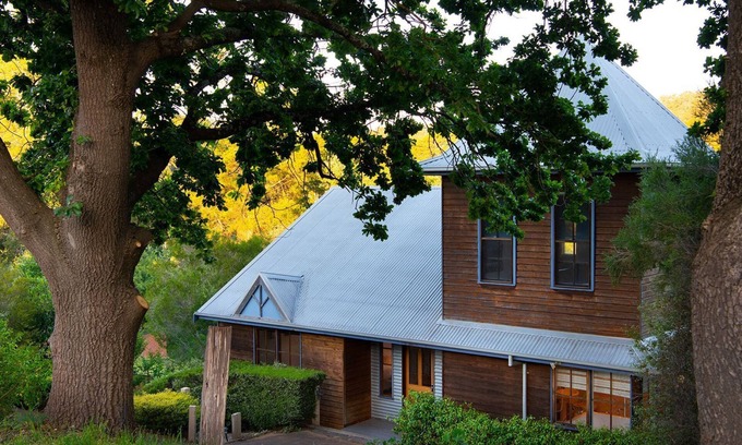 Hepburn Springs House | French Cottage- enchanting retreat in Hepburn with spa and log fire