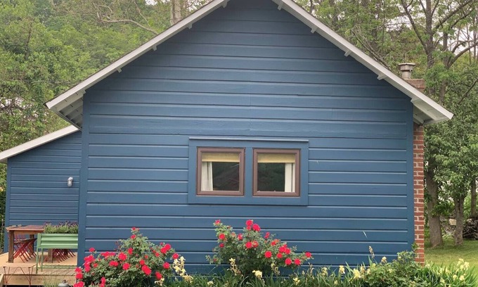 Coxsackie Cottage | French country cottage, fireplace & hottub