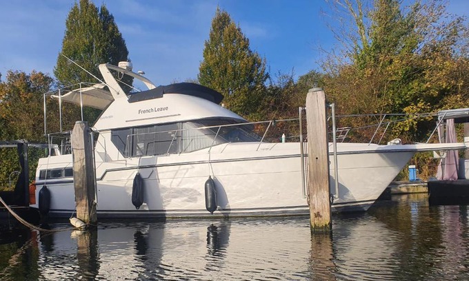 Staines Boat Rental | French Leave motor cruiser