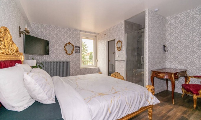 Puttelange-aux-Lacs Apartment | French Royal Room.
