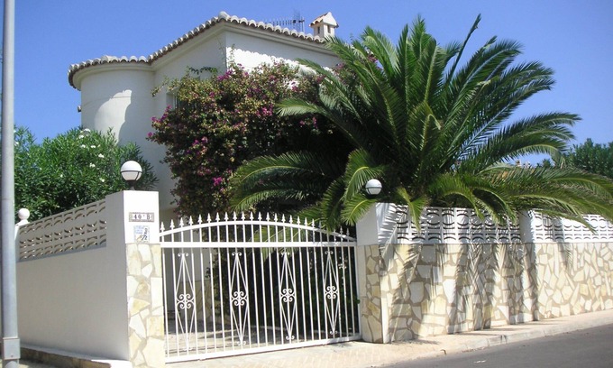 Molinell Ski Chalet | Frente al Mar. Velazquez. Luxurious Villa, 30 m from the sea