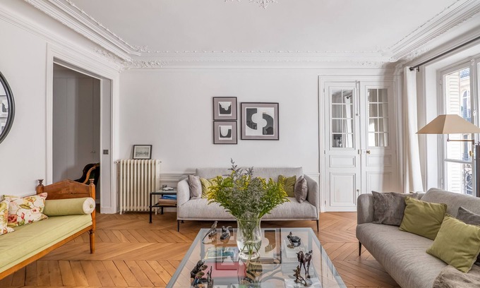 L'Europe Apartment | Fresh as a Daisy, by Veeve