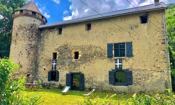 Cazenave-Serres-et-Allens House | Freshness guaranteed perched castle with private river in the heart of nature