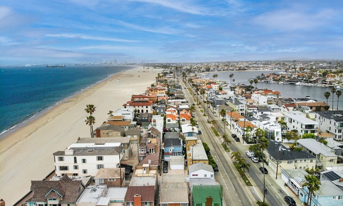 Peninsula House | Freshly remodeled beach getaway, steps to the sand