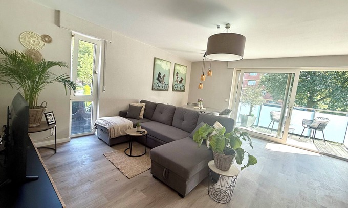 Heppens Apartment | Freshly renovated, stylish vacation apartment by the park!
