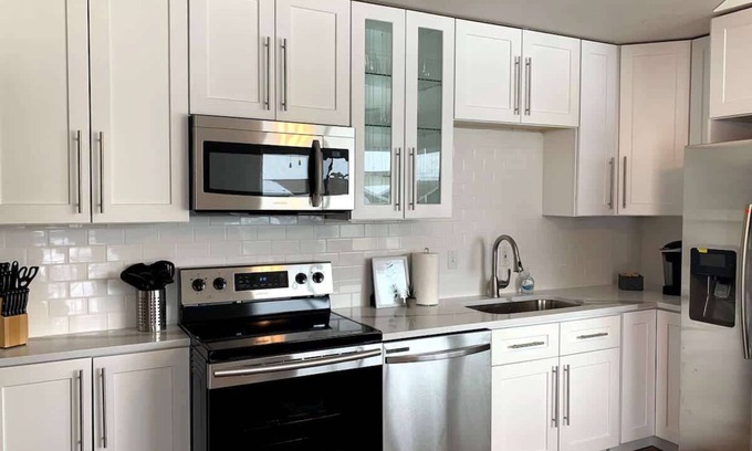 Berkley House | Friendly & Cozy Two Bedroom Denver/Red Rocks