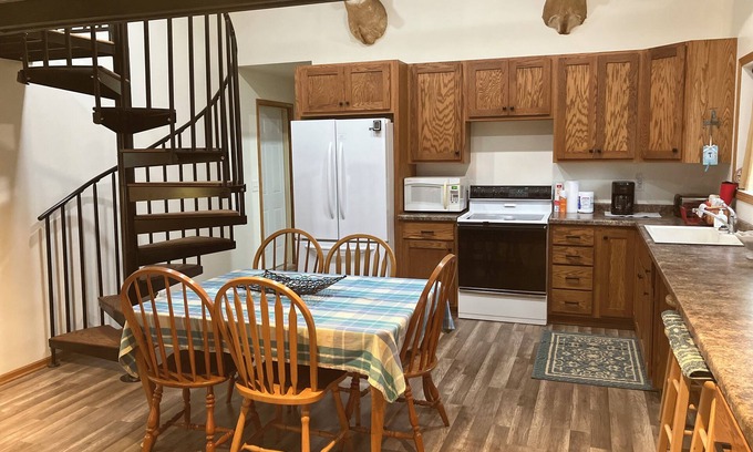 Wykoff Apartment | Friendly-Farm Retreat