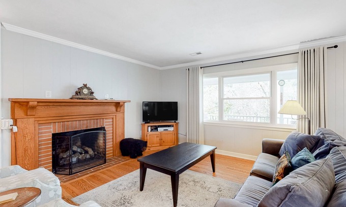 Lake Junaluska House | Friendly, spacious home with AC, washer/dryer, wood fireplace, & mountain view