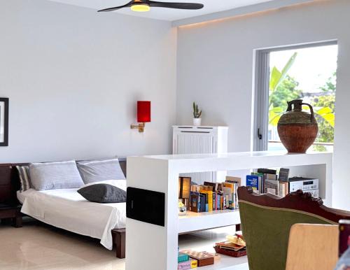Thissio Apartment | Friends & Family