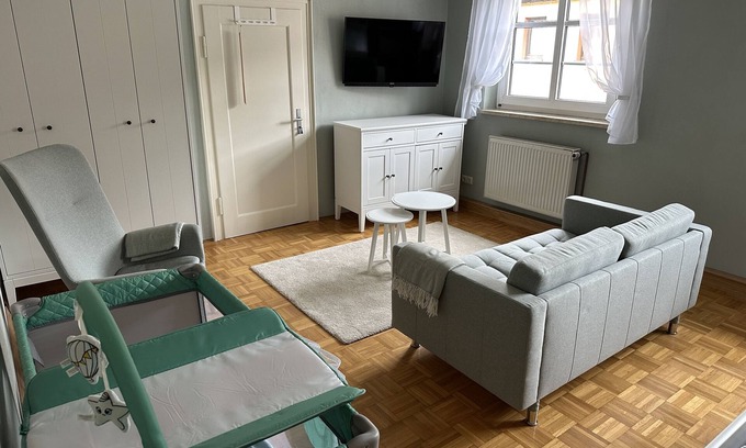 Kasendorf Apartment | Frisch Renovierte Ferienwohnung in Altem Wirtshaus