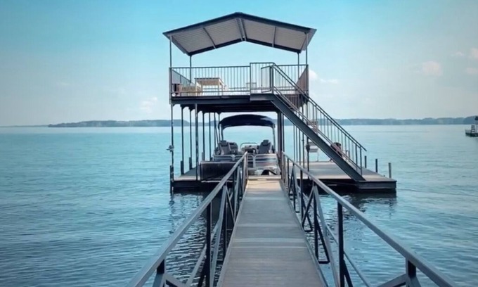 Hartwell Cottage | From sunrise to sunset people love this place. Perfect location!