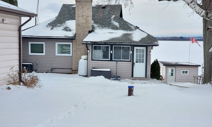 Lindsay Cottage | Front lake view cottage with peace and quite place