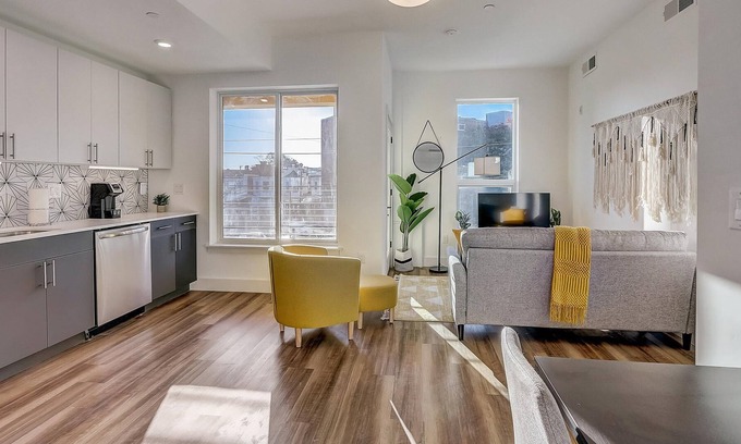 Brewerytown Apartment | Frontdesk | 1 BR Apt near Wells Fargo Center
