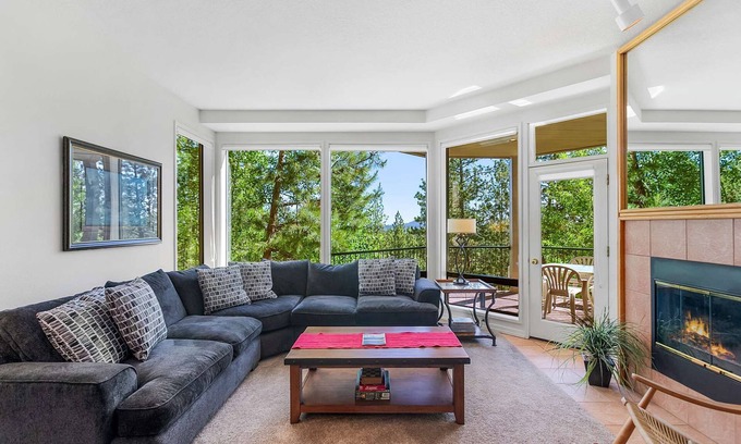 Century West Apartment | Frosty Summit Condo at Mount Bachelor Village