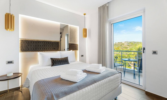 Nea Tirintha House | Frunze Luxury Apartments