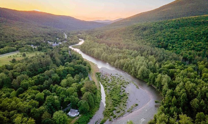 Mount Tremper House | Full Buyout · Scenic Waterfront Property w/Detached Cottage