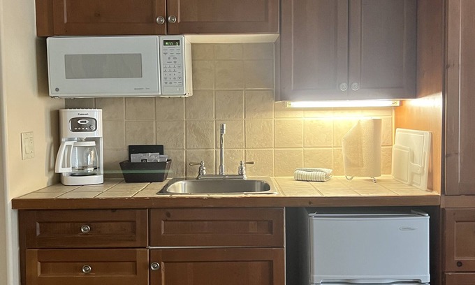 Oro-Medonte Apartment | Full kitchen Suite, Two Bedrooms, 4 beds- You can see the slopes from the suite!