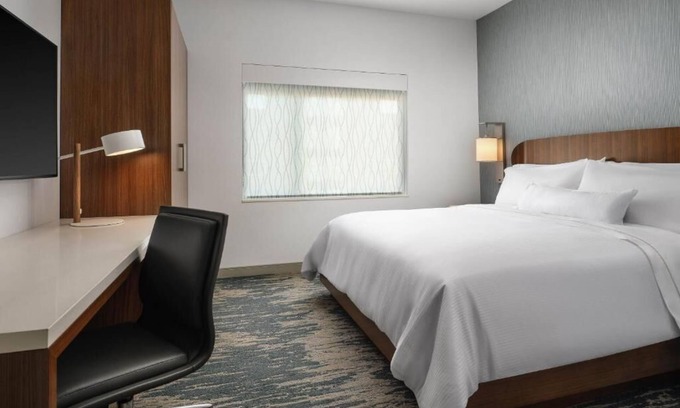 Anaheim Resort Hotel | Full Kitchen Suites - Family-Friendly Rentals, steps to Disneyland