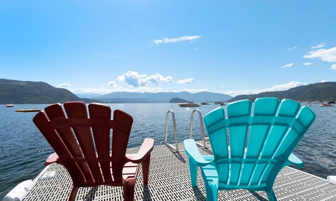 Celista House | Full Lake Front Cabin on the Shuswap! Sleeps 13