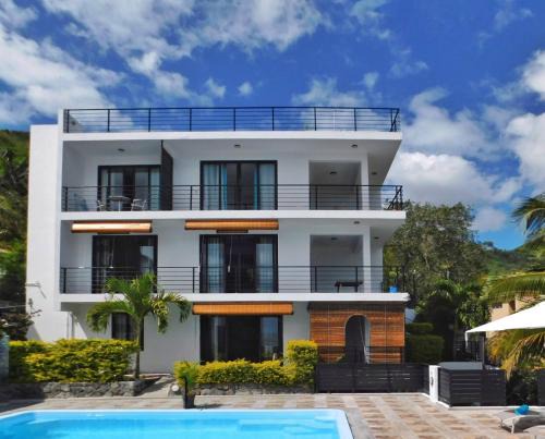 La Gaulette House | Fullmoon Apartment & Studio
