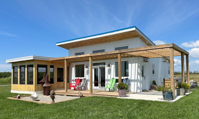 Wellington Cabin | Fully-equipped, 4-seasons, 2 bedrooms in the vineyard at Harwood Estate Winery.
