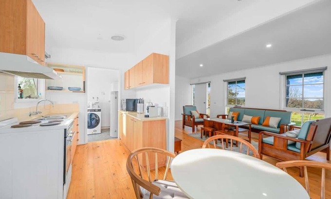 Balnarring Cottage | Fully Equipped Balnarring Cottage for 4 w pool