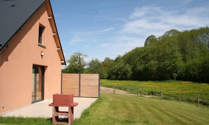 Saint-Martin-des-Champs House | Fully equipped cottage in Mont-Saint-Michel Bay - bucolic setting with games