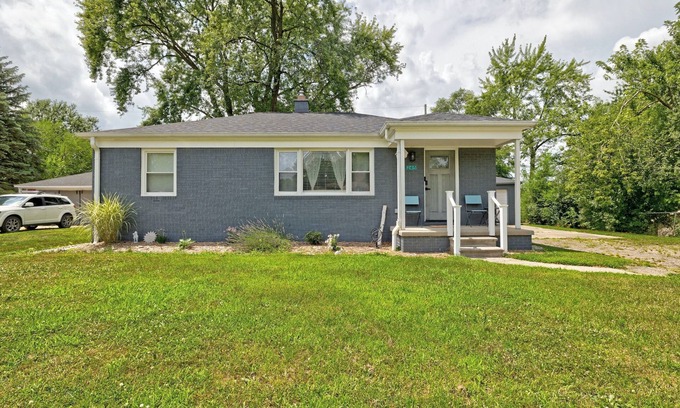 Drayton Plains House | Fully Fenced~ Dog Friendly~13 mins to Pine Knob