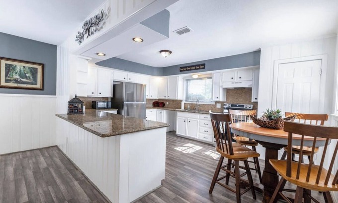Lubbock House | Fully Furnished and Bills Paid. House is located in Lubbock medical district!