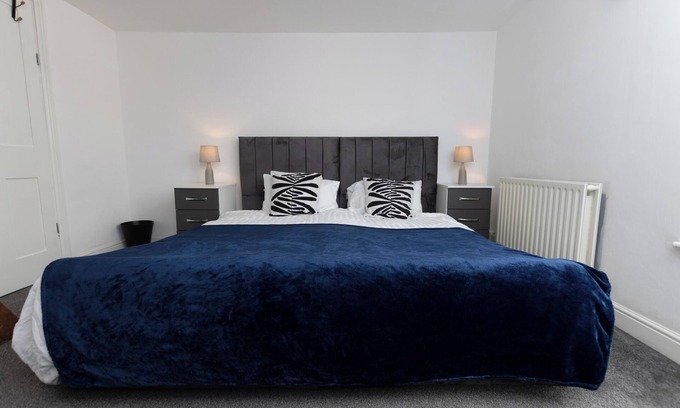 Nottingham House | Fully Furnished Cozy House | Free Parking | 55+ Amenities.
