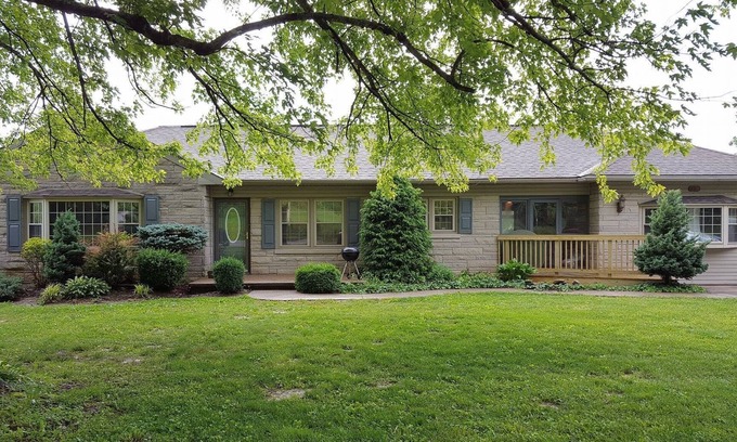 English House | Fully furnished house sits on Lucas Oil Golf Course