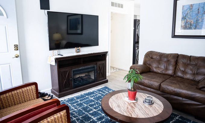 Romulus House | Fully Furnished Newly renovated 3 Bed 1Full Bath Single Family Home near Airport