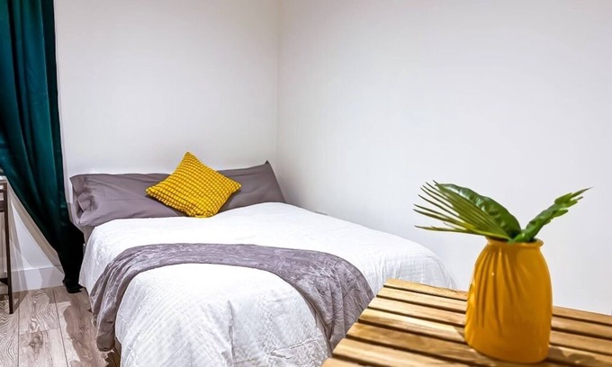 Maidstone Apartment | Fully Furnished One bed room