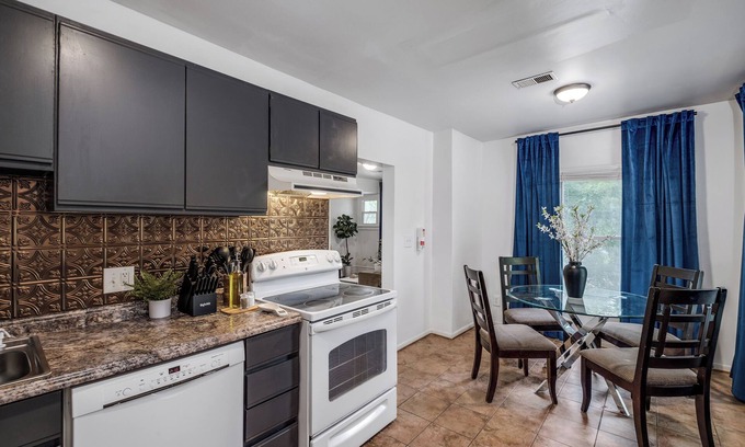 Ypsilanti Apartment | Fully Furnished, Pet-Friendly Renovated Apt Near EMU w/Free Parking