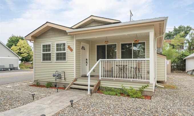 Spokane Valley House | Fully furnished house on quiet, private road in a great central valley location